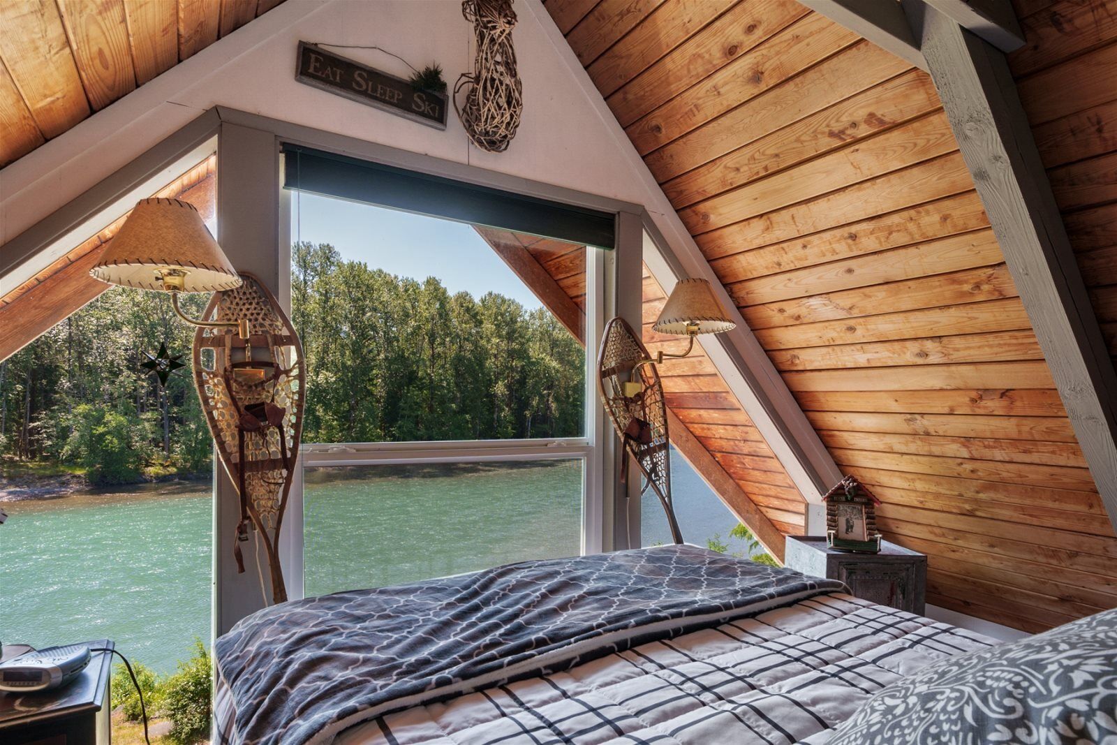Cabin (Cowlitz River Cabin) | Exterior
