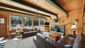 Cabin (Cowlitz River Cabin) | Exterior