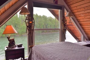 Mökki (Cowlitz River Cabin) | 3 makuuhuonetta, ilmainen Wi-Fi