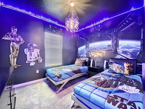 6 bedrooms, iron/ironing board, free WiFi, bed sheets - EMERALD VILLA - Private Pool & Spa, and Free BBQ Grill! (Kissimmee)