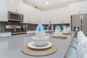 Fridge, microwave, oven, stovetop - EMERALD VILLA - Private Pool & Spa, and Free BBQ Grill! (Kissimmee)