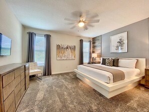 Schreibtisch, Bügeleisen/Bügelbrett, Reisekinderbett, kostenloses WLAN