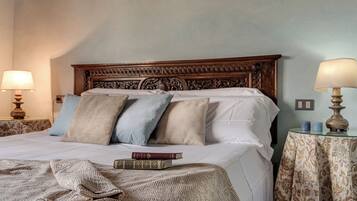 27 bedrooms, iron/ironing board, travel cot, free WiFi