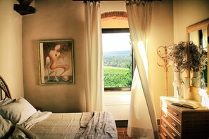 27 bedrooms, iron/ironing board, travel cot, free WiFi