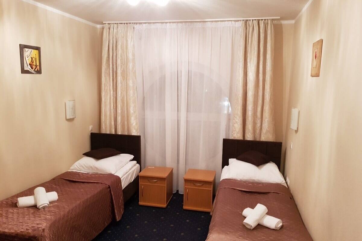 Basic Double Room | Iron/ironing board, WiFi (free), bed sheets