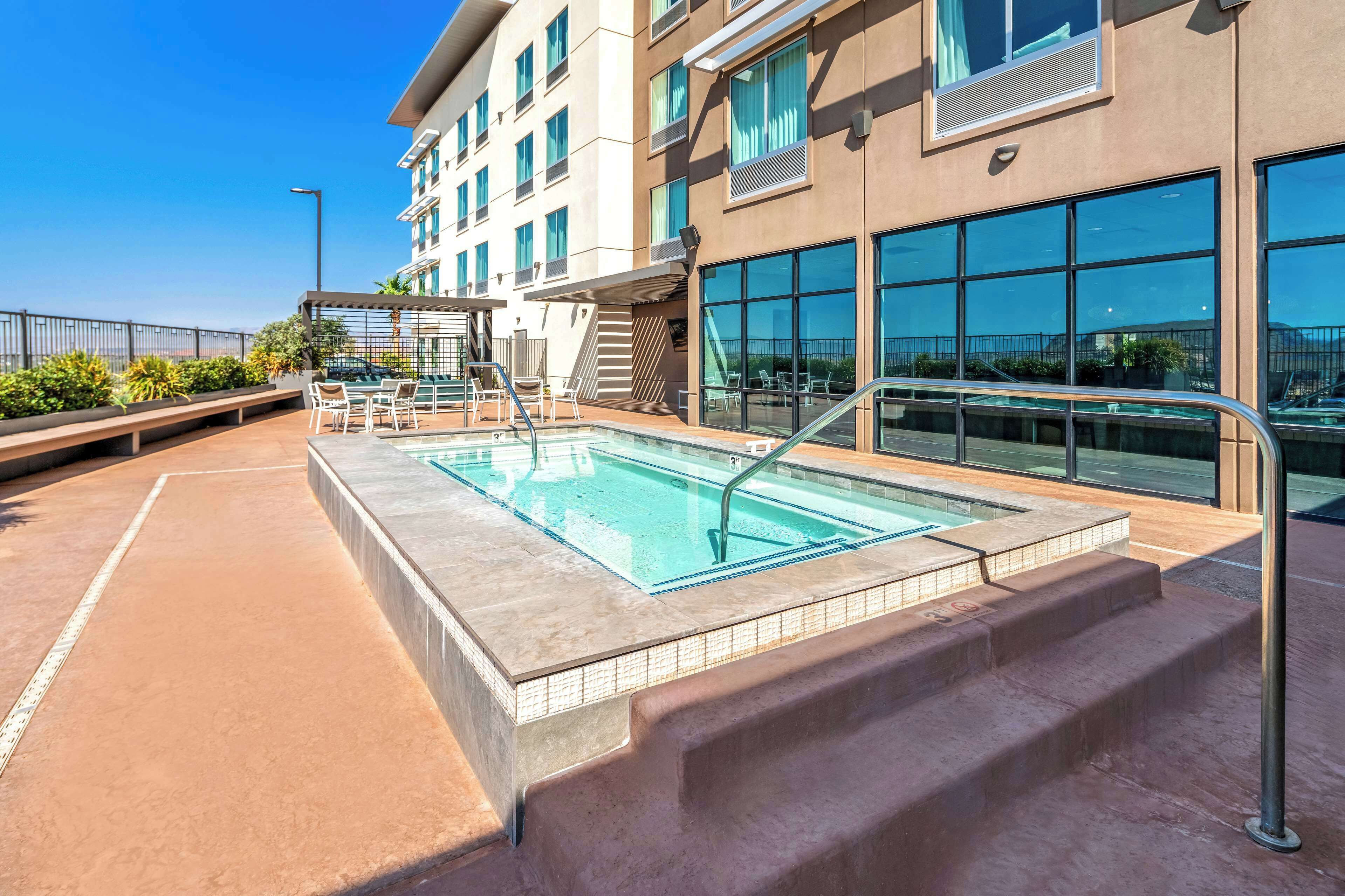 indoor pool, open 9:00 am to 10:00 pm, pool loungers