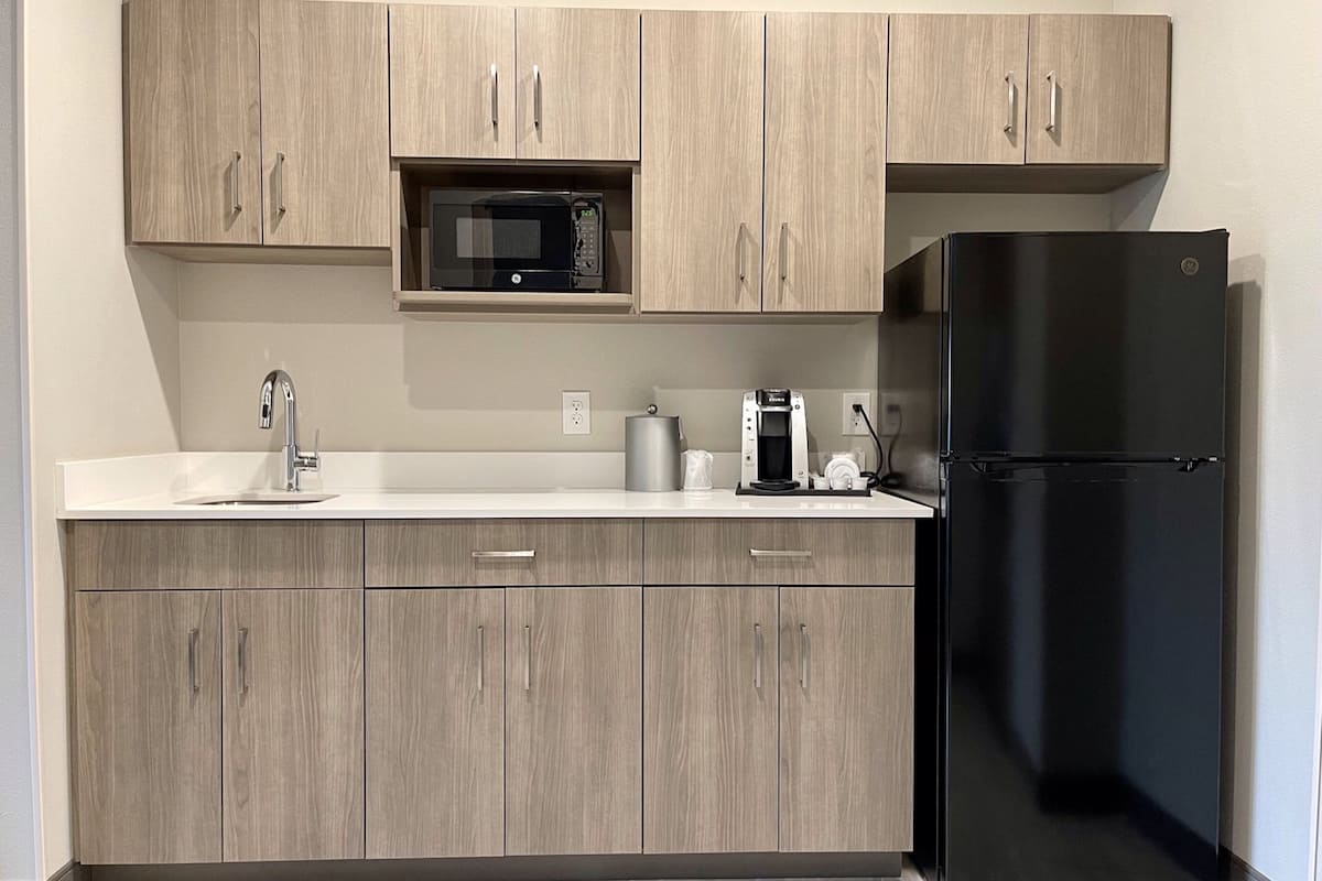 in-room safe, desk, laptop workspace, blackout curtains