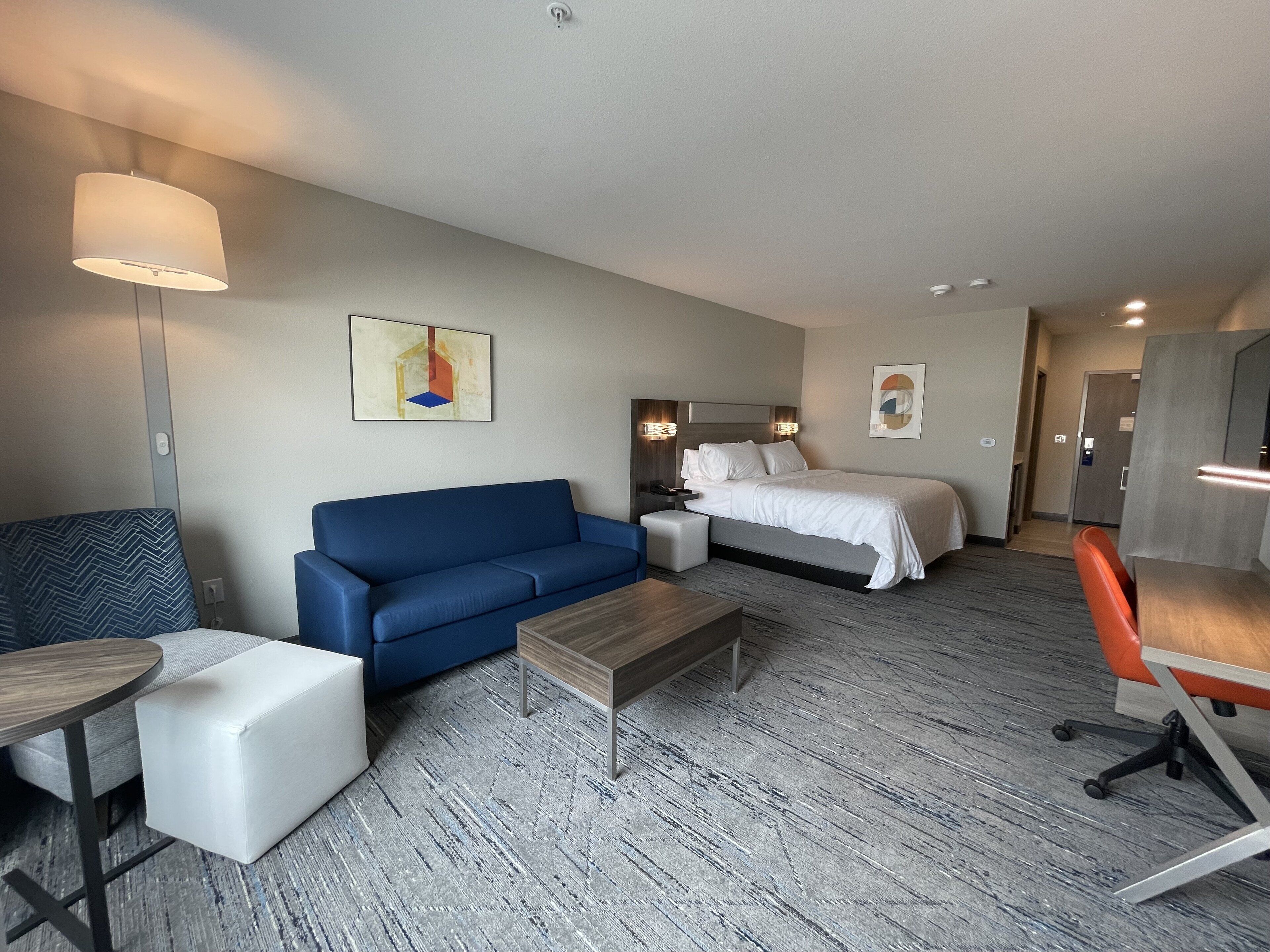 suite, 1 king bed | in-room safe, desk, laptop workspace, blackout curtains
