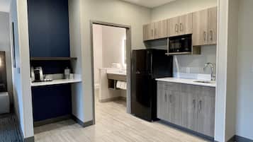 Suite, 1 King Bed (Walk-In Shower) | 1 bedroom, in-room safe, desk, laptop workspace