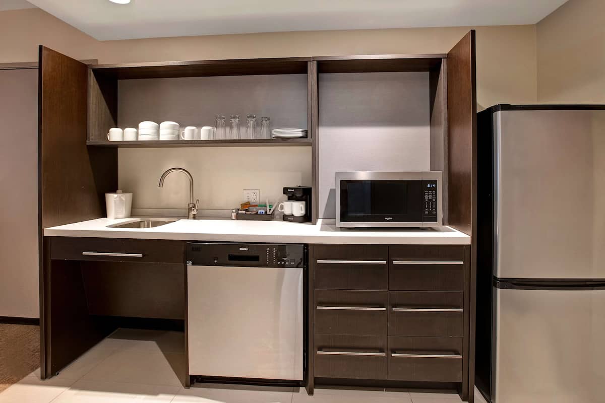 suite, 1 king bed, accessible, bathtub | private kitchen | full-sized fridge, microwave, dishwasher, coffee/tea maker