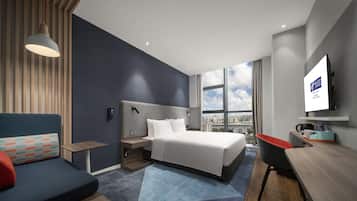 Standard Room, 1 King Bed | In-room safe, soundproofing