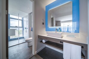 1 bedroom, in-room safe, soundproofing