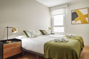 3 slaapkamers, een strijkplank/strijkijzer, gratis wifi, beddengoed