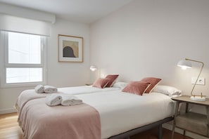 3 عدّة غرف نوم ومكواة/لوح كي وواي فاي مجانًا وملاءات أسرّة