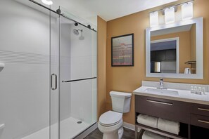 Amenidades de baño gratuitas, secadora de cabello, toallas 