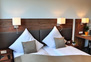 Standard Double or Twin Room | Hypo-allergenic bedding, in-room safe, soundproofing, free WiFi - Motel am Fürfelder Schloss (Bad Rappenau)