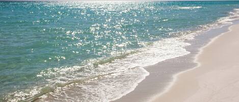 Una spiaggia nelle vicinanze