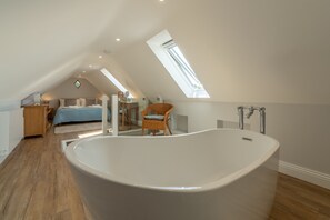 1 غرفة نوم وخدمة الإنترنت وملاءات أسرّة