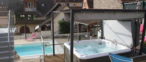 Bain à remous extérieur