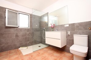 Shower, towels