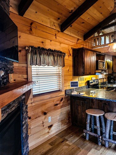 Luxury Cabin on the River Surrounded by Stunning Mountain Views!