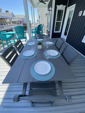 Outdoor dining - Beautiful Ocean Views! New Home, Short walk to the Beach (Myrtle Beach)