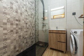 Dusche, Haartrockner, Handtücher