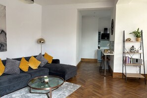 Smart TV, books, stereo