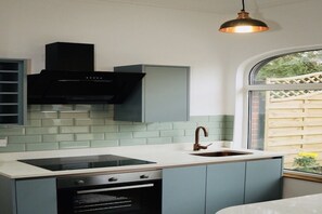 Fridge, microwave, oven, stovetop - Newly refurbished apartment in Chapel Allerton (Chapel Allerton)