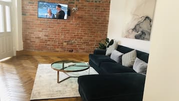 Smart TV, books, stereo