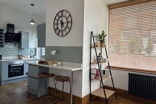 Modern 1-Bed Apartment in Chapel Allerton – Great for Longer Stays & Remote Work