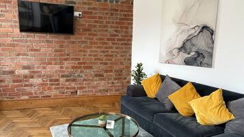 Smart TV, books, stereo