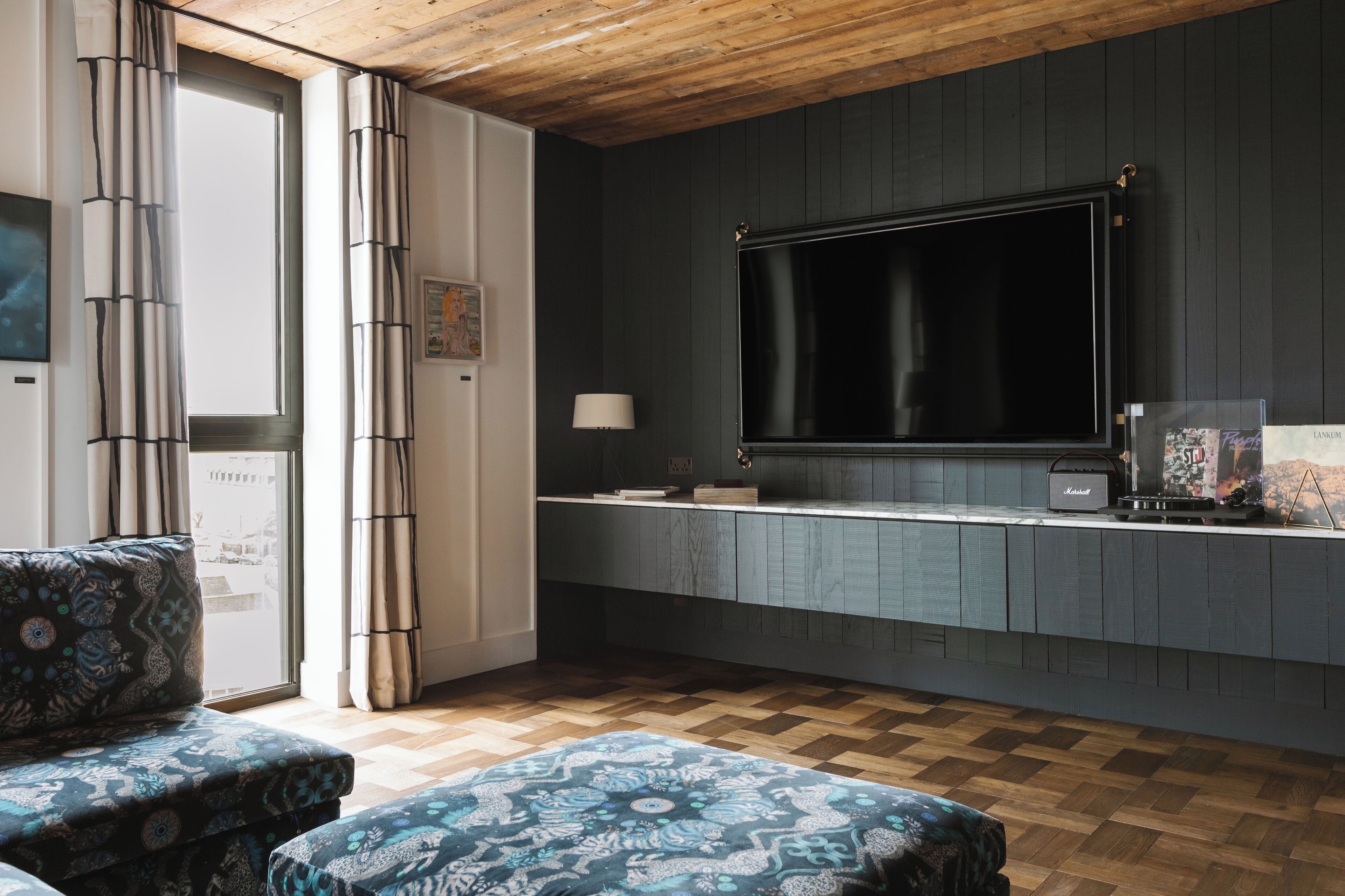 luxury penthouse | living area | 32-inch smart tv with cable channels, tv, netflix