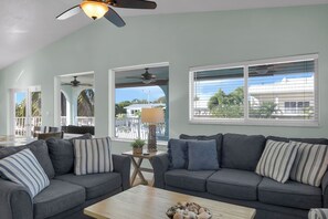 スマートテレビ、DVD プレーヤー