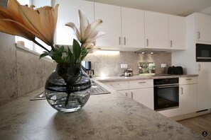 Refugium 6 | Eigene Küche | Großer Kühlschrank, Mikrowelle, Ofen, Herdplatte