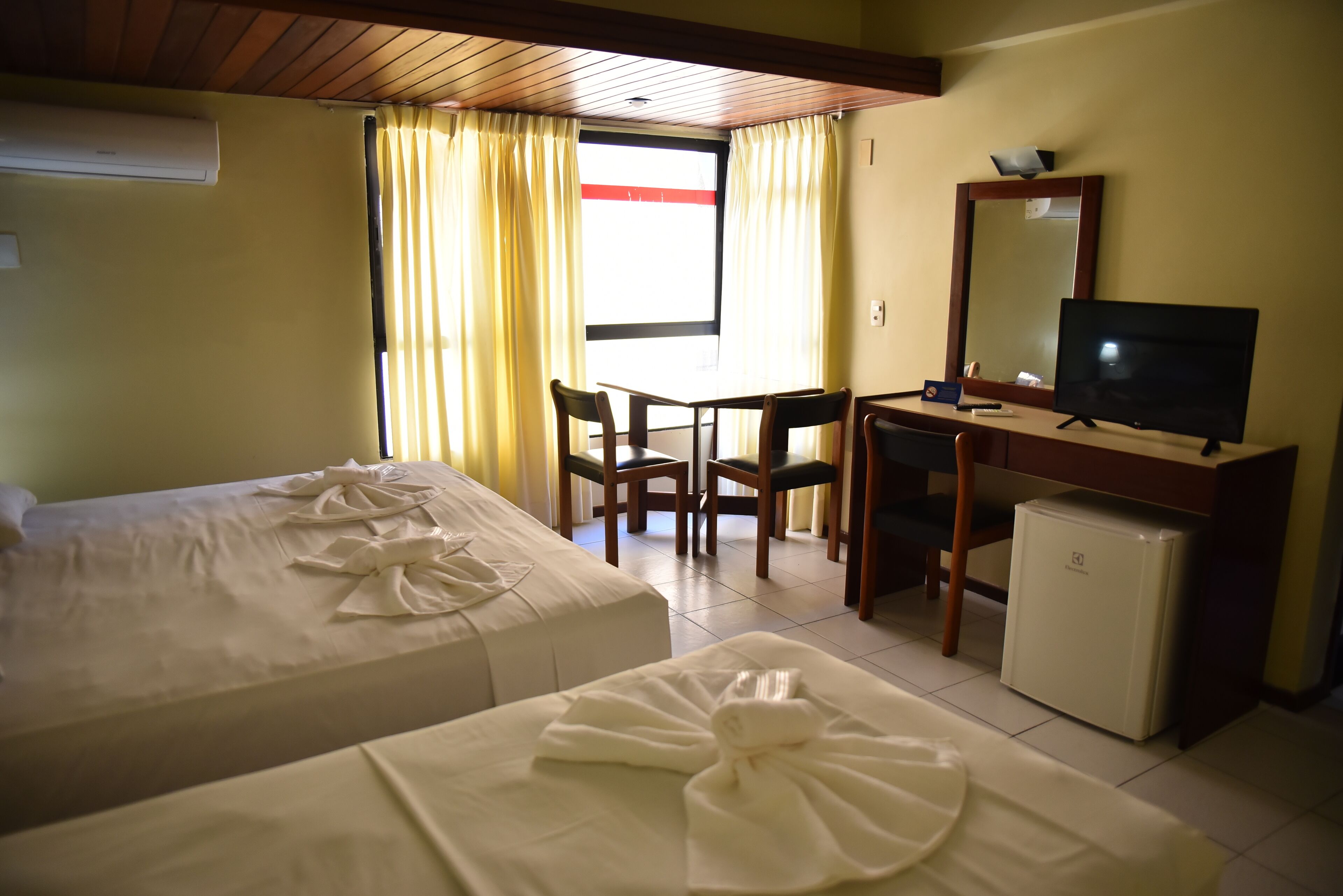 standard triple room | 1 bedroom, desk, free wifi, bed sheets