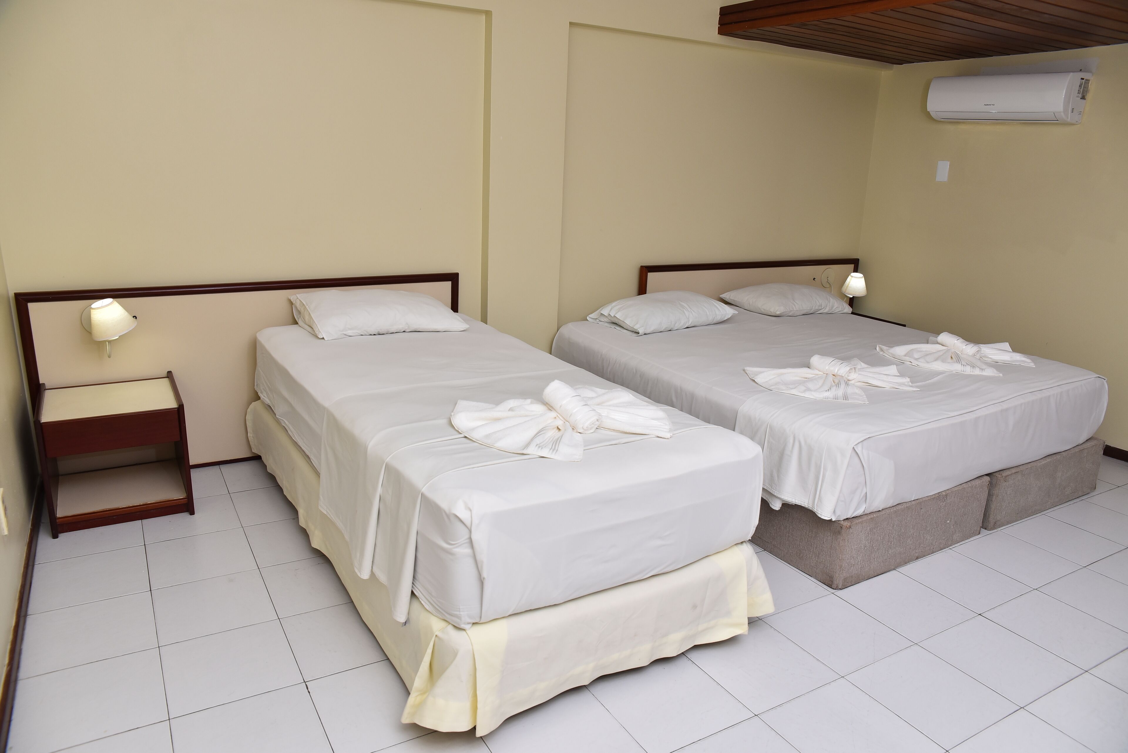 standard triple room | 1 bedroom, desk, free wifi, bed sheets