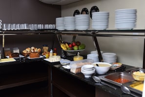 Colazione self-service inclusa, servita tutte le mattine