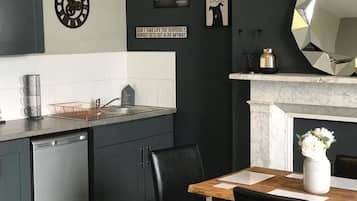 Deluxe Apartment, 1 Bedroom (4 Guests) | Room amenity