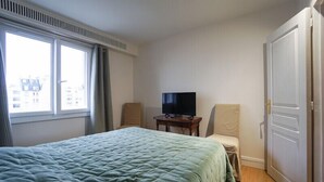 1 habitación, tabla de planchar con plancha, wifi y ropa de cama 