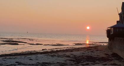 Charming cottage 50 m from Le Nau beach