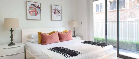 2 dormitoris, planxa i posts de planxar, wifi i roba de llit