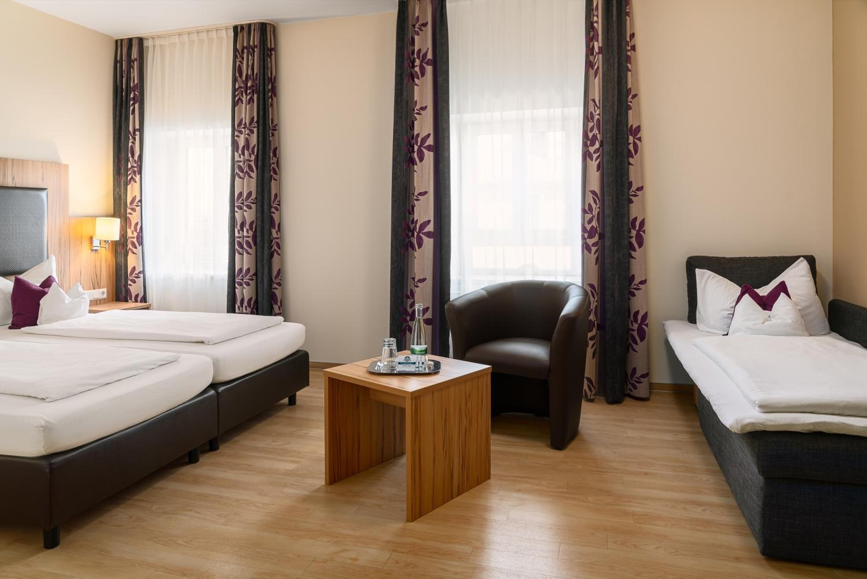 double room | 1 bedroom, in-room safe, desk, laptop workspace