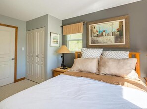 3 chambres, bureau, Wi-Fi, literie fournie