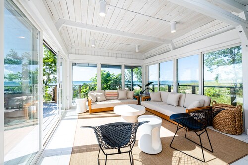 (3 Nt Min) Lakefront Home With Private Beach and Sauna!!