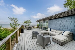 Terrace/patio - Lakefront Home With Private Beach and Sauna!! (Lakeside)