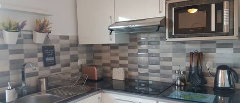 Fridge, microwave, stovetop, coffee/tea maker