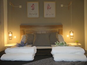 2 bedrooms, iron/ironing board, free WiFi, bed sheets
