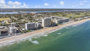 Beach nearby - Seaside Serenity Oceanfront Pool Home (Ormond Beach)