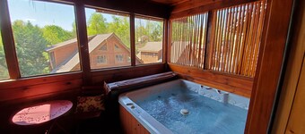 Cabin w/ Hot Tub, resort gameroom, two pools  - 1/2 mile to Pigeon Forge Parkway